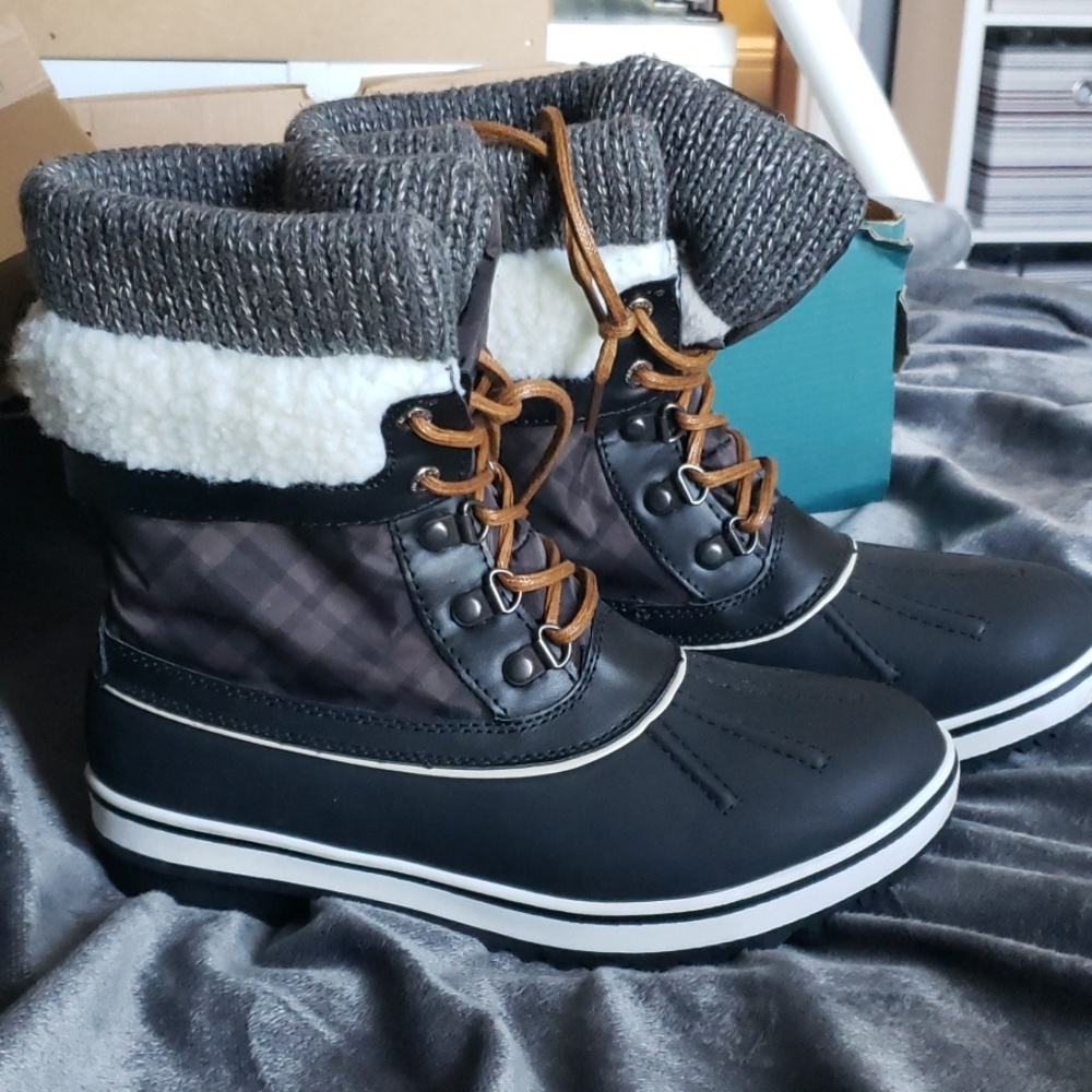 NIB Skechers Winter Boots